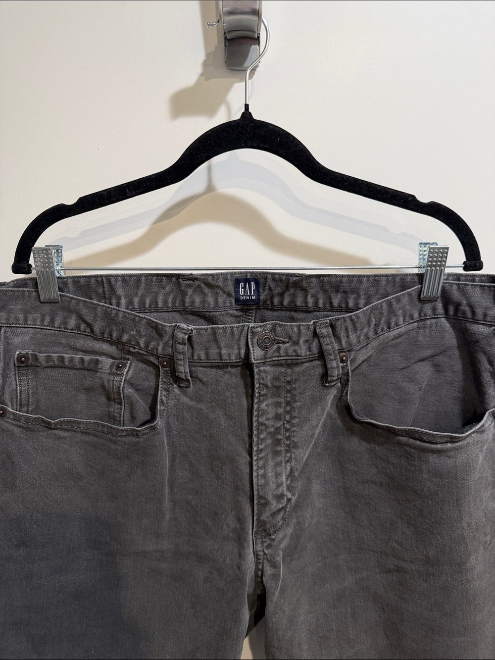 GAP Men’s Slim Fit Charcoal Relaxed Jeans